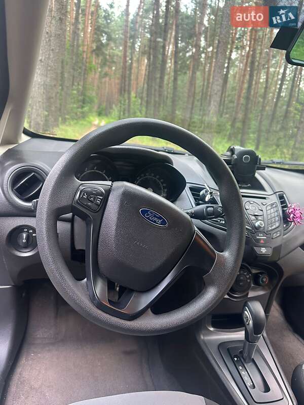 Седан Ford Fiesta 2016 в Славуте
