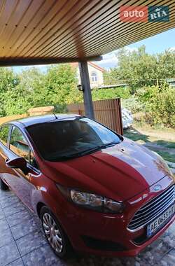 Хэтчбек Ford Fiesta 2015 в 