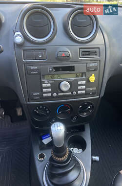 Хэтчбек Ford Fiesta 2007 в 