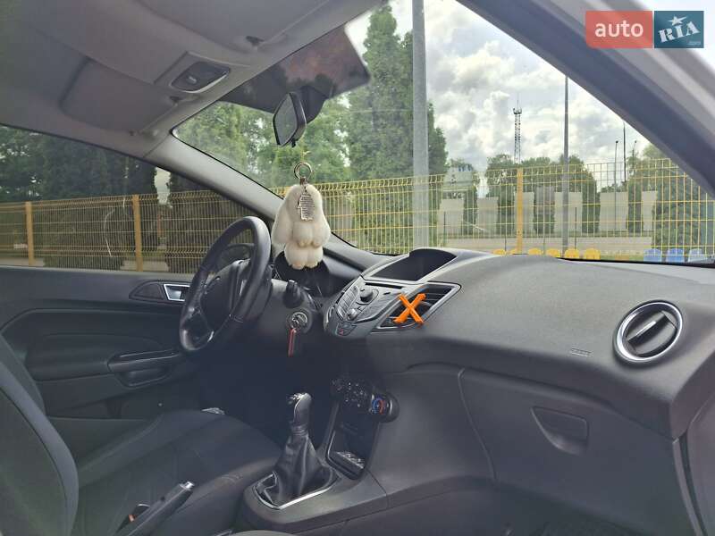 Хэтчбек Ford Fiesta 2013 в Александрие