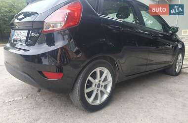 Хэтчбек Ford Fiesta 2016 в 