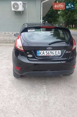Хэтчбек Ford Fiesta 2016 в 