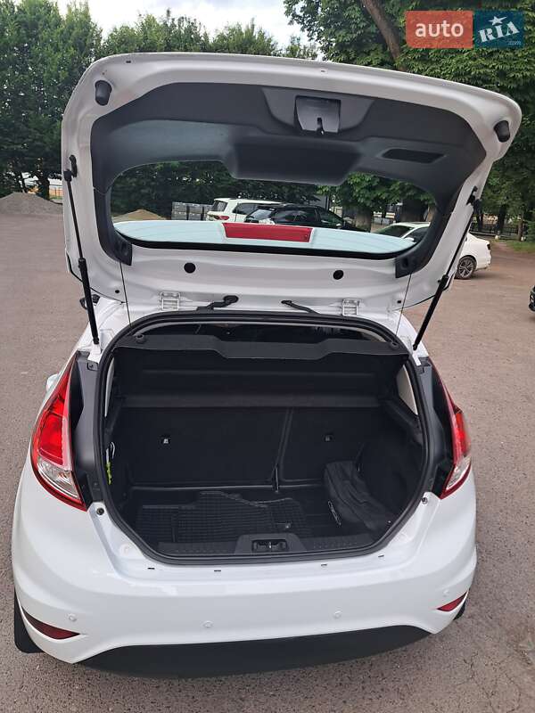 Хэтчбек Ford Fiesta 2016 в Львове