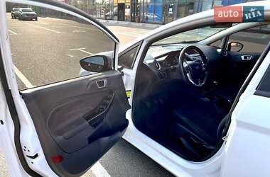 Хэтчбек Ford Fiesta 2016 в 