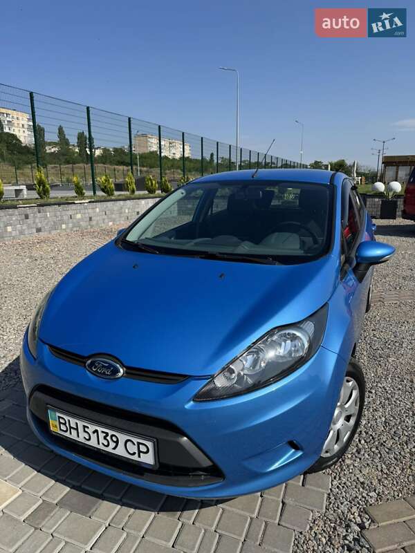 Хэтчбек Ford Fiesta 2010 в 
