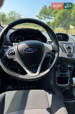 Хэтчбек Ford Fiesta 2010 в 