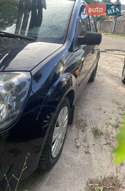 Хэтчбек Ford Fiesta 2006 в 