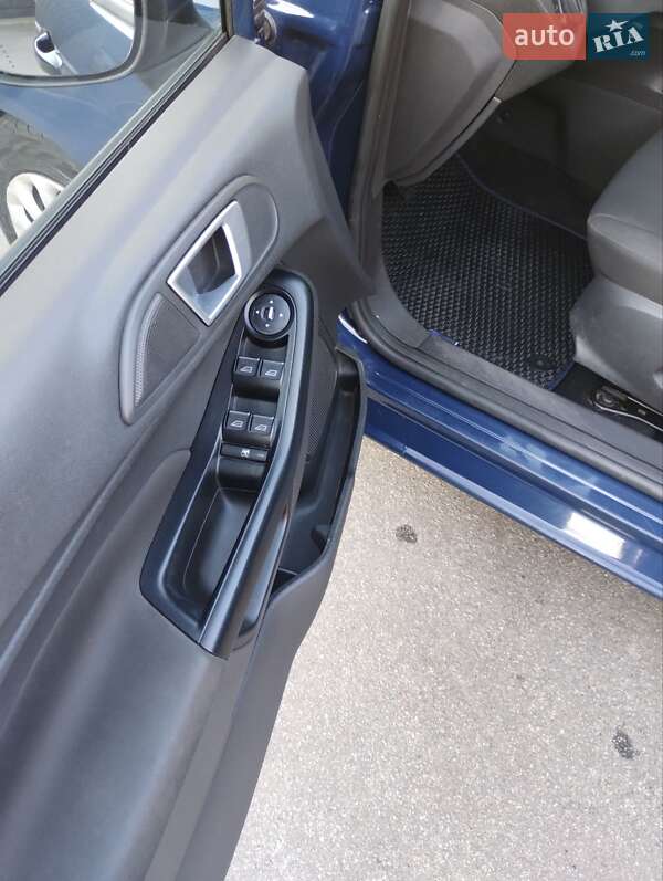 Хэтчбек Ford Fiesta 2013 в Виннице
