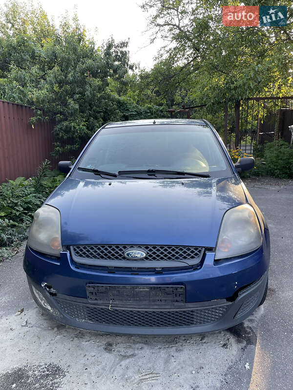 Хэтчбек Ford Fiesta 2006 в 