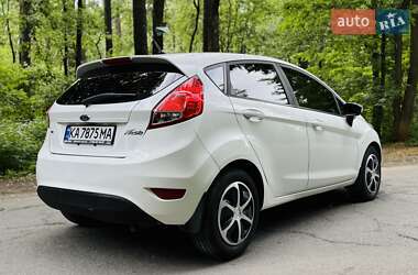 Хэтчбек Ford Fiesta 2015 в 
