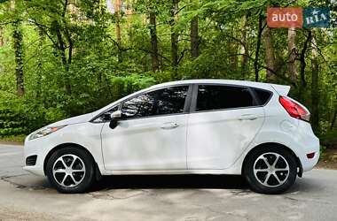 Хэтчбек Ford Fiesta 2015 в 