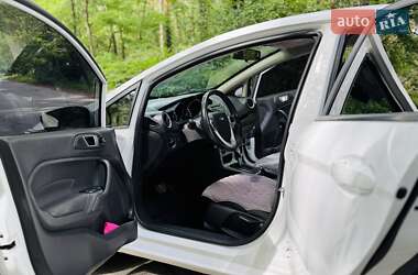 Хэтчбек Ford Fiesta 2015 в 