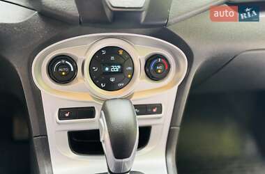 Хэтчбек Ford Fiesta 2015 в 