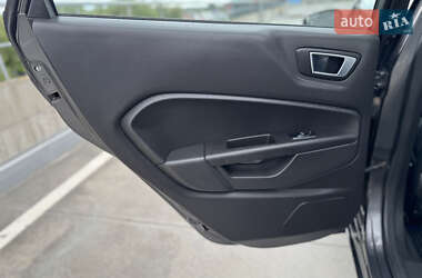 Седан Ford Fiesta 2016 в 