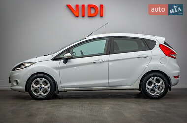 Хэтчбек Ford Fiesta 2011 в 