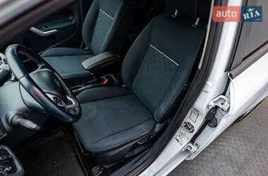 Хэтчбек Ford Fiesta 2011 в 