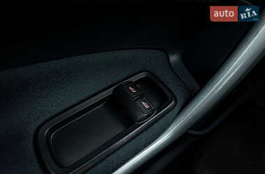 Хэтчбек Ford Fiesta 2011 в 