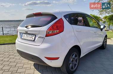 Хэтчбек Ford Fiesta 2011 в 