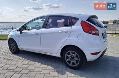 Хэтчбек Ford Fiesta 2011 в 