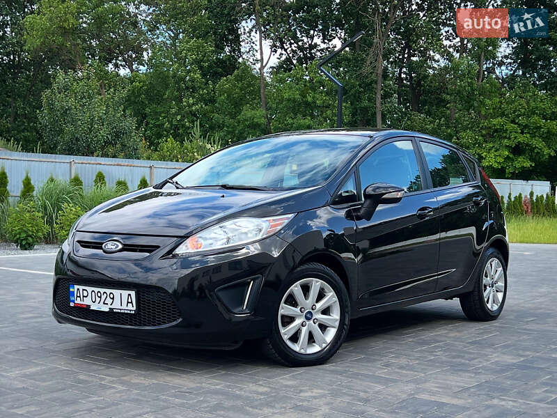 Хэтчбек Ford Fiesta 2013 в 