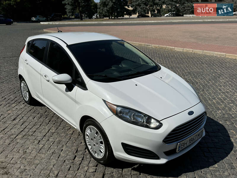 Хэтчбек Ford Fiesta 2013 в 