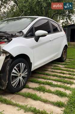 Хэтчбек Ford Fiesta 2013 в 