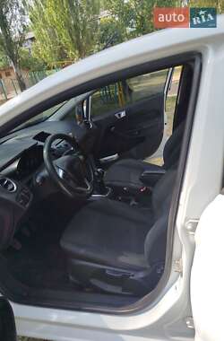 Хэтчбек Ford Fiesta 2012 в 