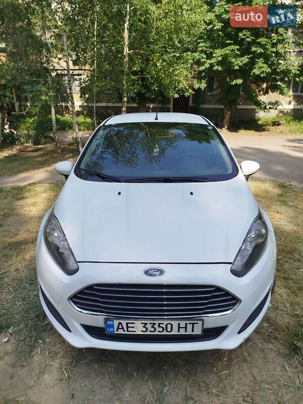 Хэтчбек Ford Fiesta 2012 в 