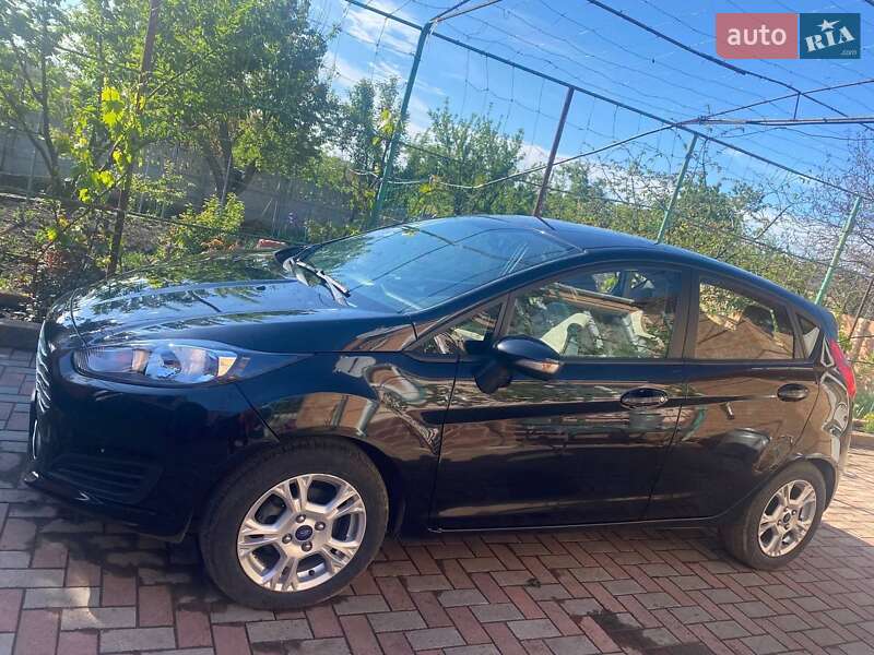Хэтчбек Ford Fiesta 2013 в 