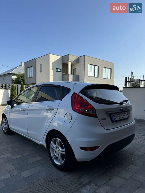 Седан Ford Fiesta 2012 в Ивано-Франковске