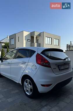 Седан Ford Fiesta 2012 в 
