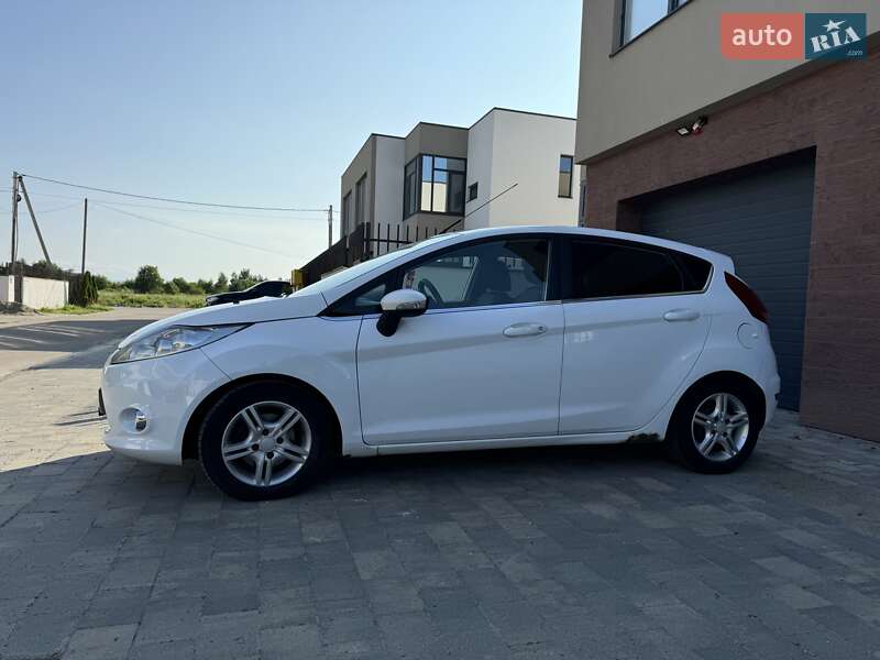 Седан Ford Fiesta 2012 в Ивано-Франковске