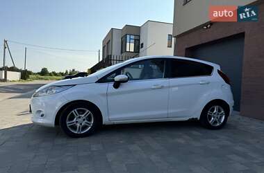 Седан Ford Fiesta 2012 в 