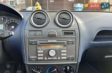 Хэтчбек Ford Fiesta 2007 в 