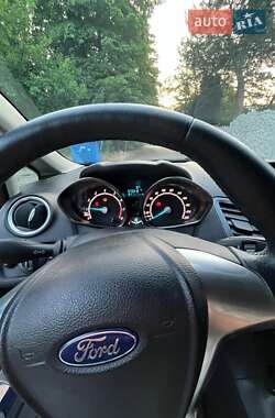 Хэтчбек Ford Fiesta 2017 в 