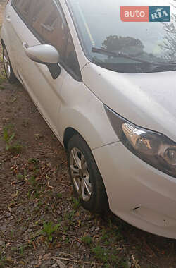 Седан Ford Fiesta 2012 в 