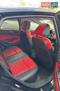 Хэтчбек Ford Fiesta 2012 в 