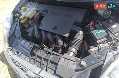 Хэтчбек Ford Fiesta 2006 в 