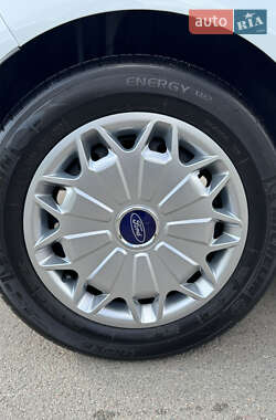 Хэтчбек Ford Fiesta 2013 в 