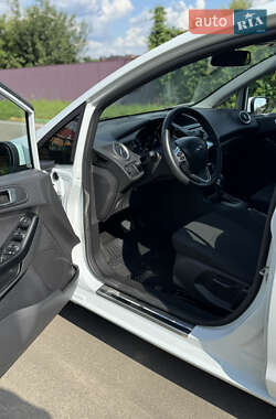 Хэтчбек Ford Fiesta 2013 в 
