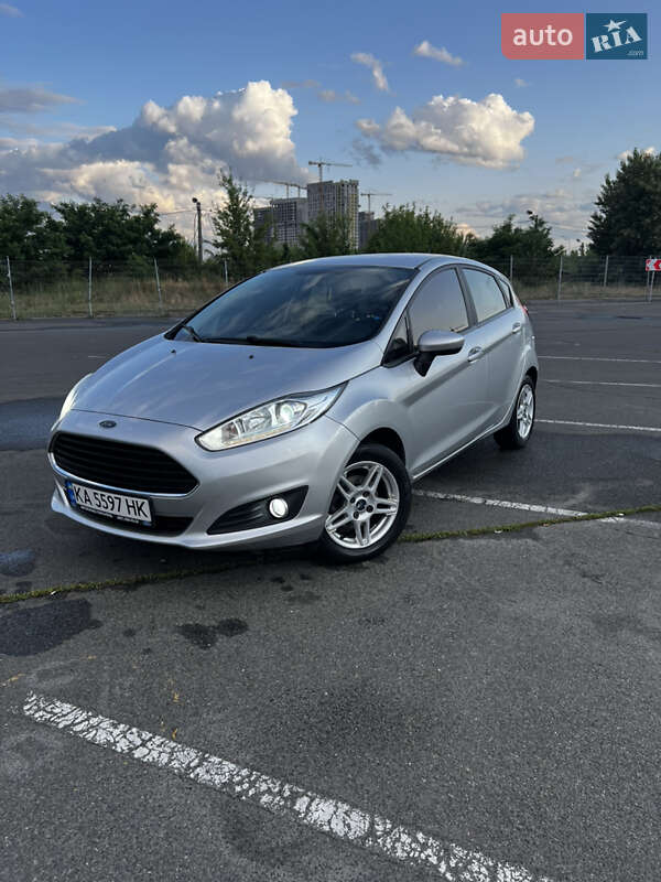 Хетчбек Ford Fiesta 2017 в Києві