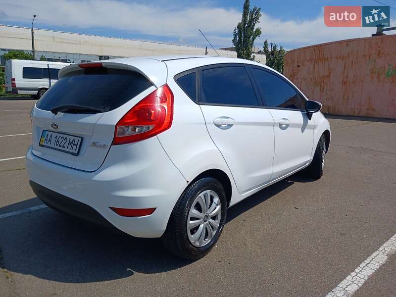 Хэтчбек Ford Fiesta 2012 в Киеве