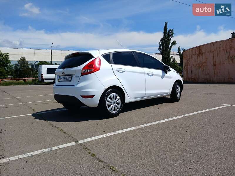 Хэтчбек Ford Fiesta 2012 в Киеве