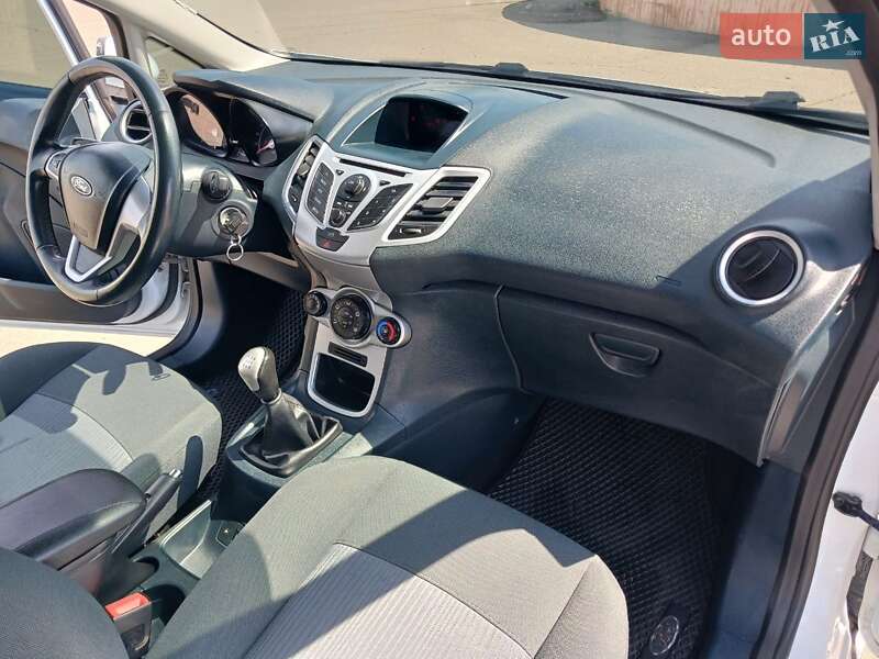 Хэтчбек Ford Fiesta 2012 в Киеве
