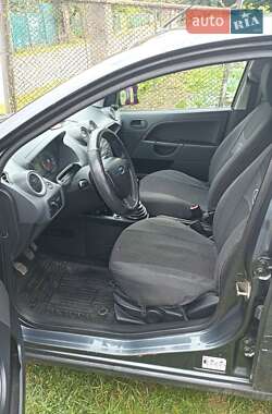 Хэтчбек Ford Fiesta 2006 в 