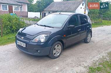 Хэтчбек Ford Fiesta 2006 в 