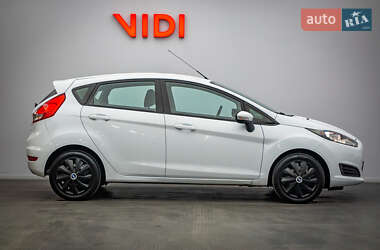 Хэтчбек Ford Fiesta 2017 в 