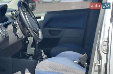 Хетчбек Ford Fiesta 2004 в 
