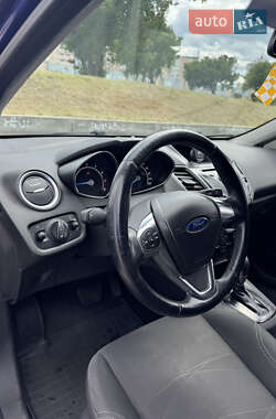 Хэтчбек Ford Fiesta 2015 в 