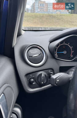 Хэтчбек Ford Fiesta 2015 в 